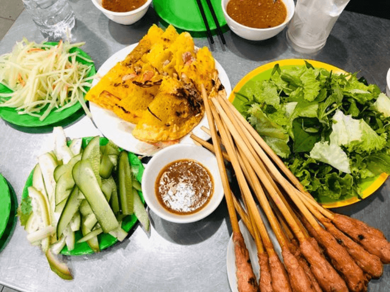 Bánh xèo, nêm lụi đều là những món ngon nên thử tại Đà Nẵng