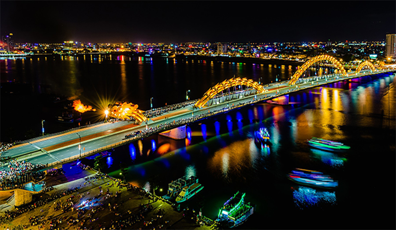 Cầu Rồng Đà Nẵng nhìn từ xa