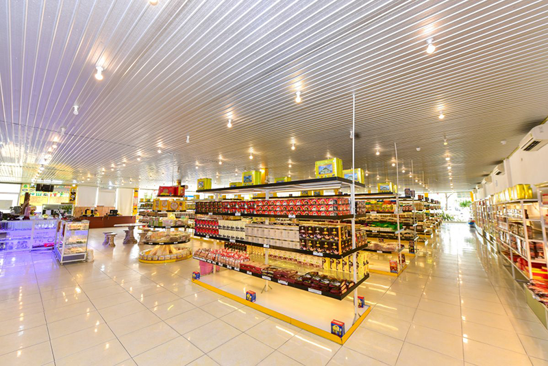 Không gian siêu thị Hương Đà khiến nhiều du khách choáng ngợp