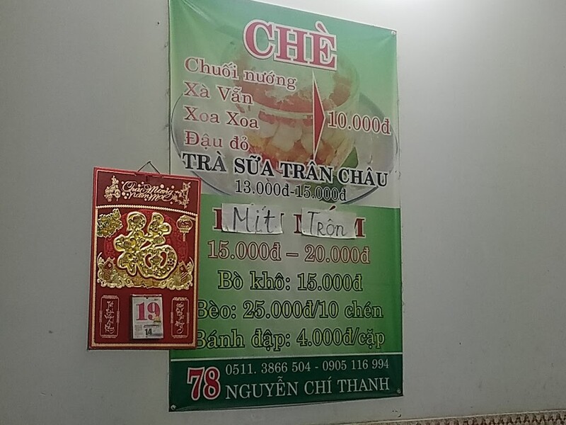 Menu tại quán chè Nguyễn Chí Thanh