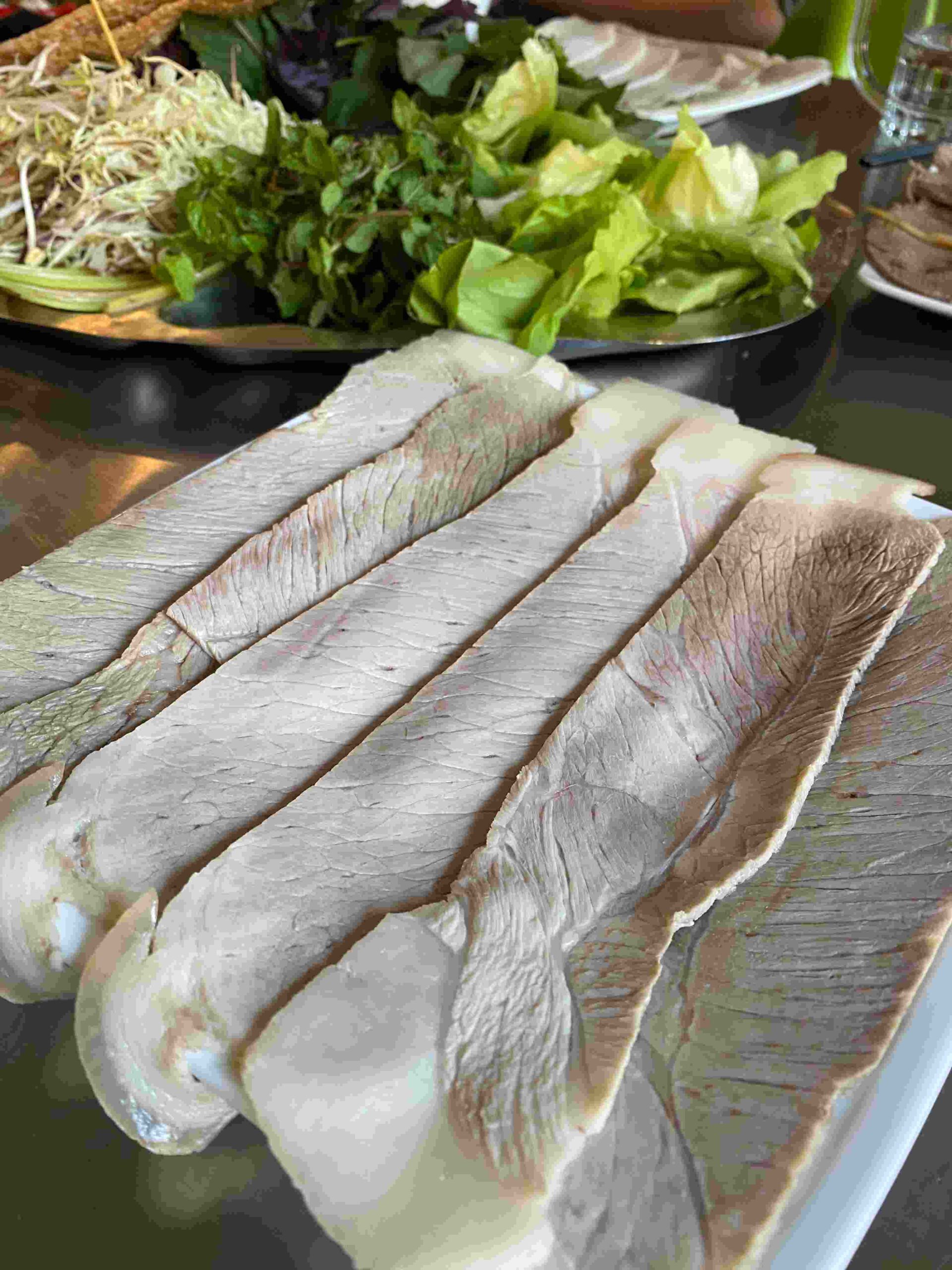 Món thịt luộc hai đầu da rất nổi tiếng ở Đà Nẵng